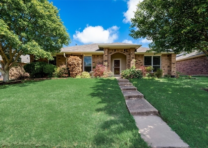 1307 E Branch Hollow Drive - Photo 1