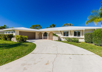 1425 Se Sunshine Avenue - Photo 1