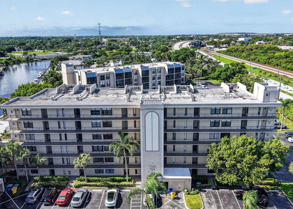 20 Royal Palm Way - Photo 1