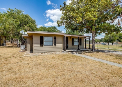 913 Jameson Street - Photo 1