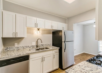 2200 W Lowden Street - Photo 1