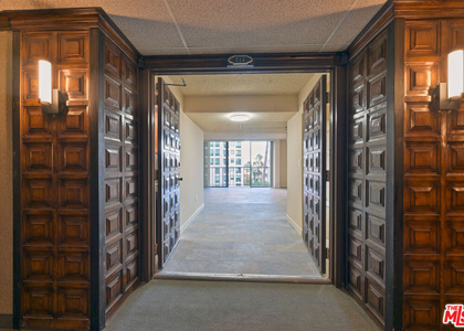 10535 Wilshire Boulevard - Photo 1