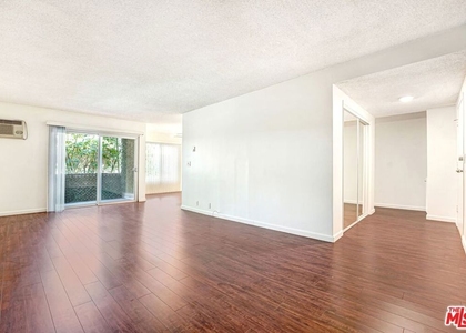 919 N N Alfred Street - Photo 1