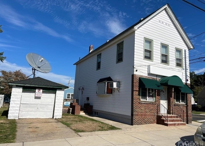 147 S Pine Avenue - Photo 1