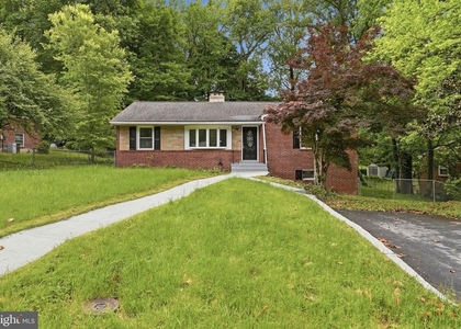 4915 Sharon Road - Photo 1