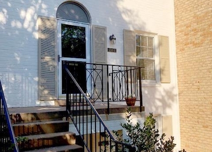 3249 B Sutton Place Nw - Photo 1