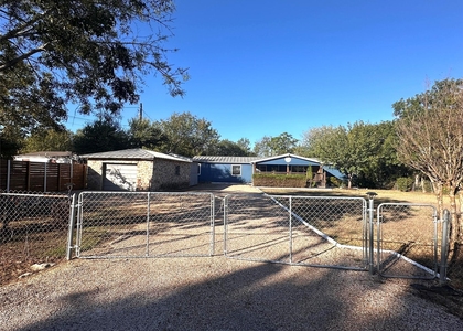 305 Cougar Ave N - Photo 1