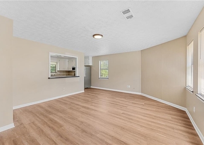 217 Tanglewood Drive - Photo 1