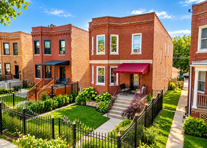 3916 N Kedzie Avenue - Photo 1
