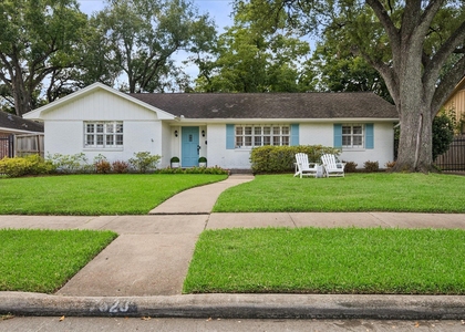 7623 Meadowvale Drive - Photo 1