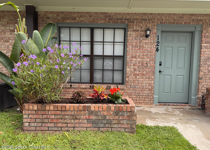 1300 Arlington Lane Ne - Photo 1