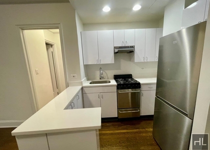 East 46 Street - Photo 1