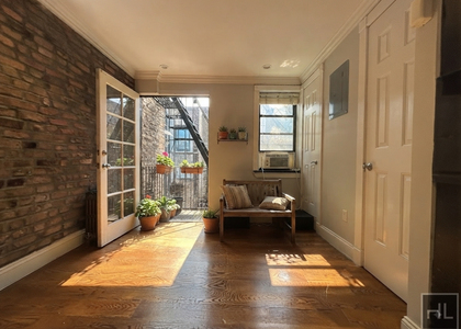 Mulberry Street - Photo 1
