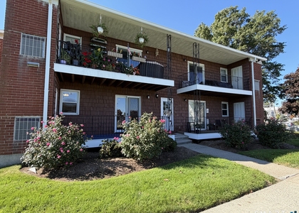 49 Broadway - Photo 1