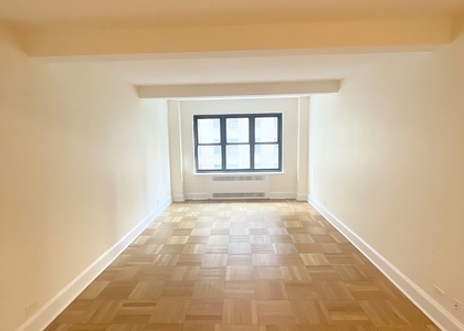 East 56 Street - Photo 1