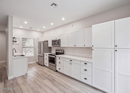 9600 N 96 Th Street - Photo 1