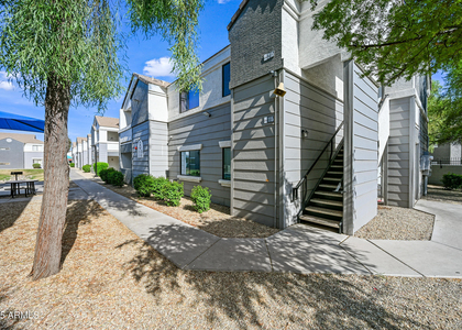 3065 N 67th Avenue - Photo 1