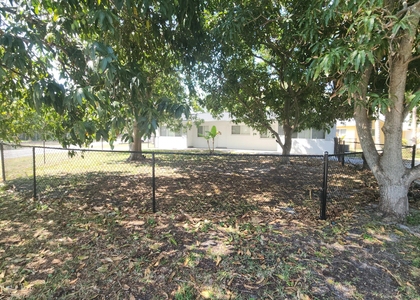 198 Se 27th Court - Photo 1