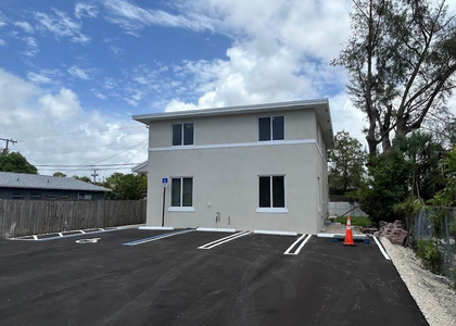 1117 Ne 5th Avenue - Photo 1