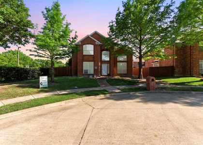 5001 Spicewood Drive - Photo 1