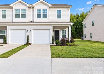 914 Battleground Avenue - Photo 1