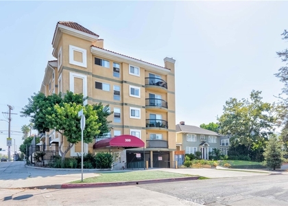 300 S Westmoreland - Photo 1