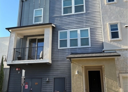 1422 N Harbor - Photo 1
