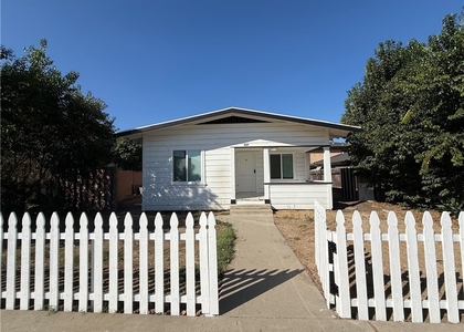 323 S Kroeger Street - Photo 1