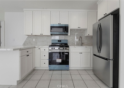 7406 Radford - Photo 1