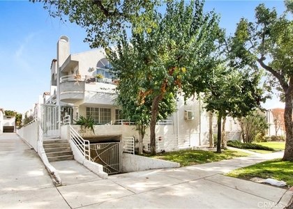 1328 N Columbus Avenue - Photo 1