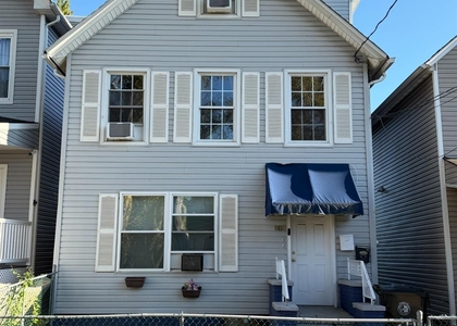 208 Gordon Street - Photo 1