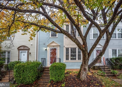 729 Acorn Court - Photo 1