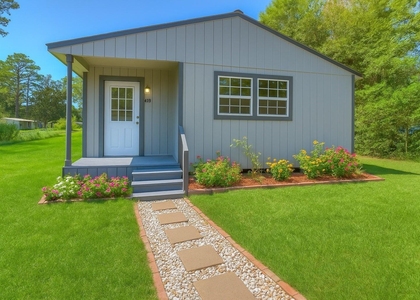 415 E Sherwood Drive - Photo 1