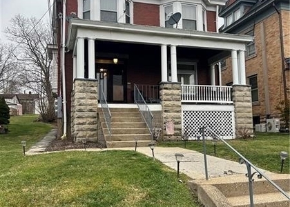 208 W College - Photo 1