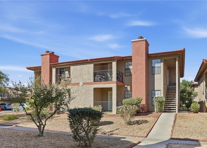 5576 W Rochelle Avenue - Photo 1