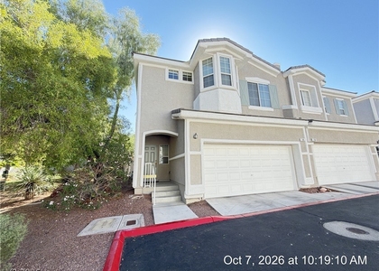 246 Queens Court - Photo 1