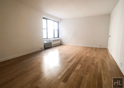 Fourth Avenue - Photo 1