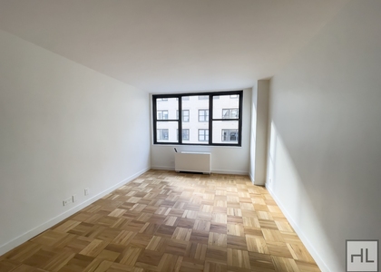 East 49 Street - Photo 1