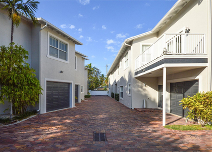 271 Se 22nd Street - Photo 1
