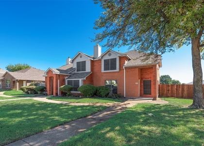 914 Wentwood Drive - Photo 1