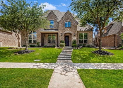 901 Clear Water Drive N - Photo 1