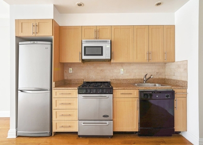Studio in Murray Hill - Photo 1