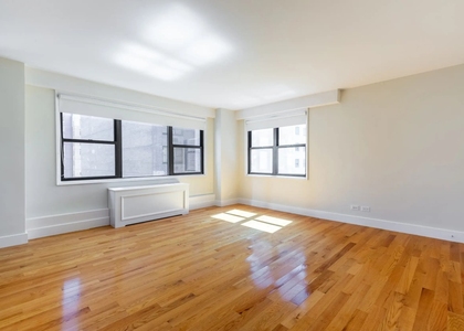 Studio in Murray Hill - Photo 1