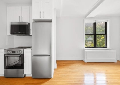 Studio in Upper West Side - Photo 1