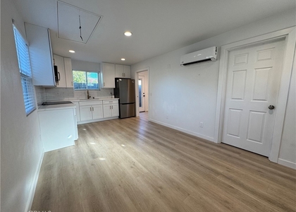 320 S Colfax - Photo 1