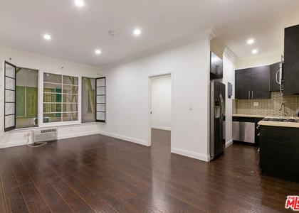 7223 Willoughby Avenue - Photo 1
