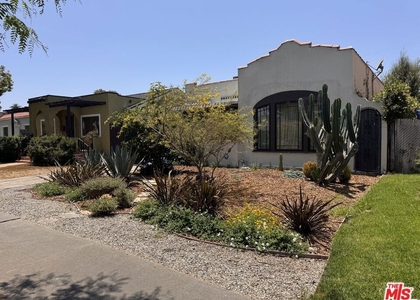 2905 Somerset Drive - Photo 1