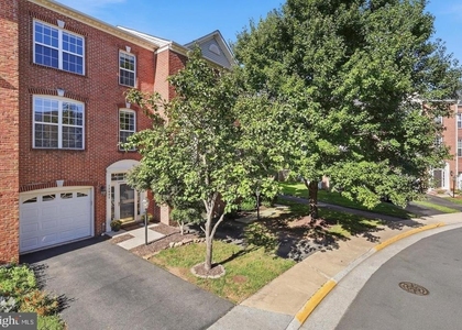 13002 Park Crescent Circle - Photo 1