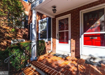 2723 S Buchanan Street - Photo 1