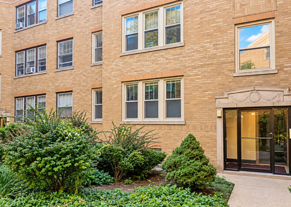 905 W Altgeld Street - Photo 1